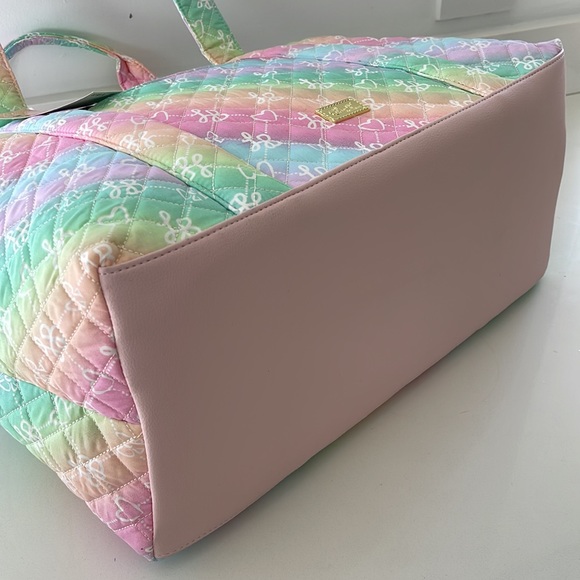 NWT LUVBETSEY BY BETSEY JOHNSON WEEKENDER DUFFLE OVERNIGHTED BAG QUILTED PASTEL - Picture 6 of 9